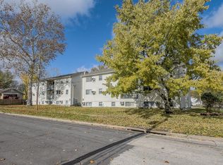 403 W Poplar St APT C, Olathe, KS 66061