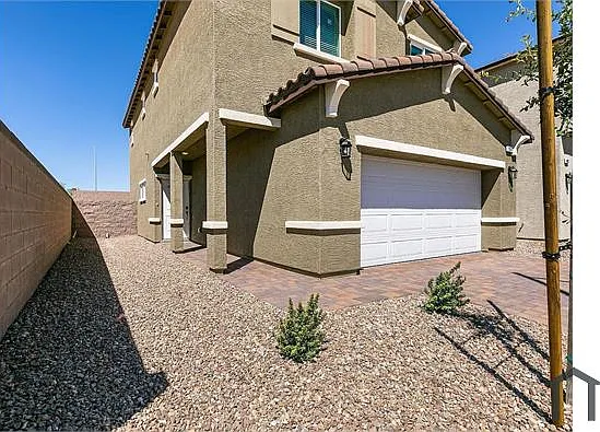 3 bed, 1716 sqft, $2,400 — Photo 3