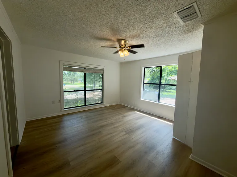 1603 E Main St — Photo 6