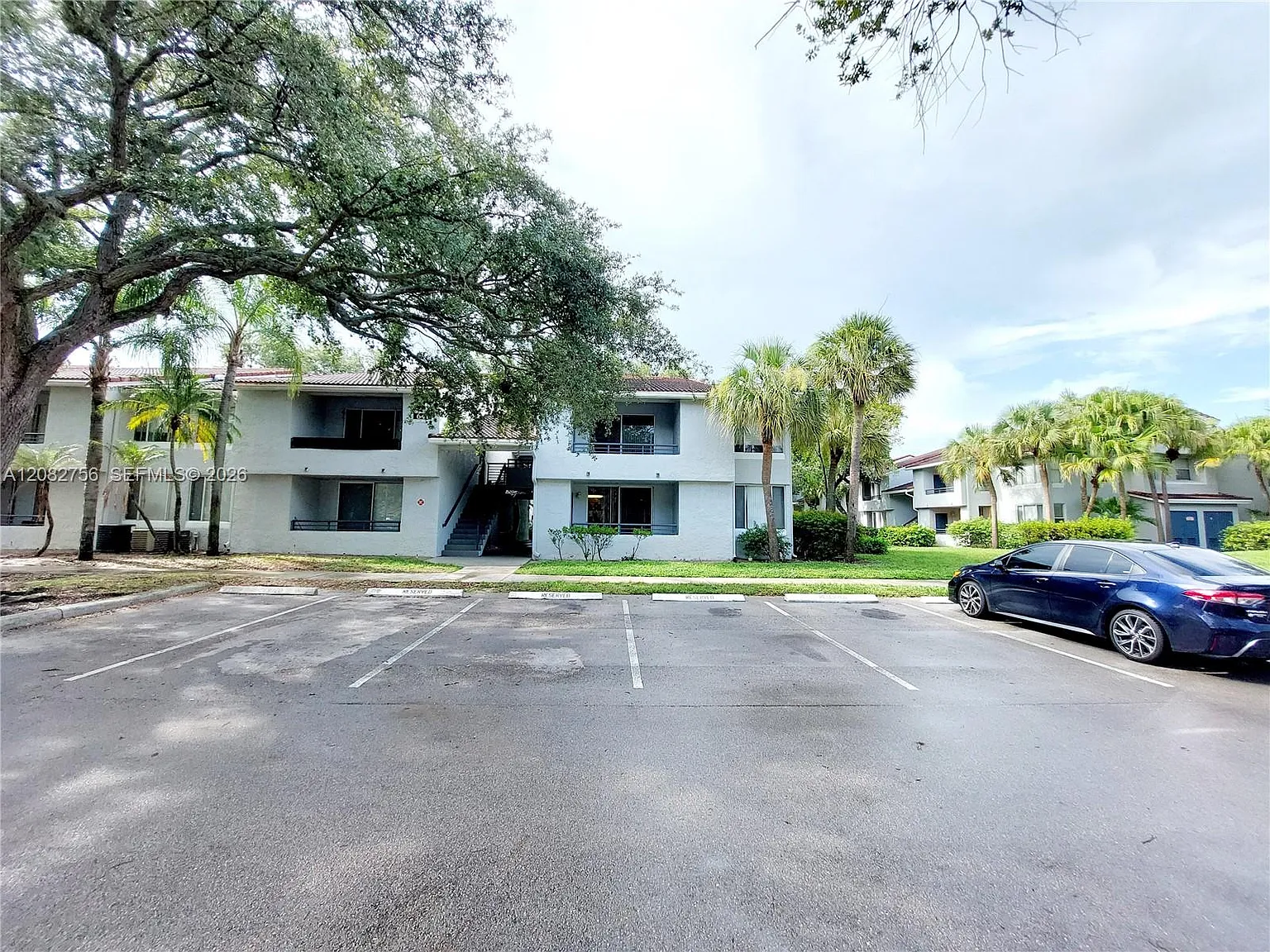 Coco Parc Condo — Photo 3