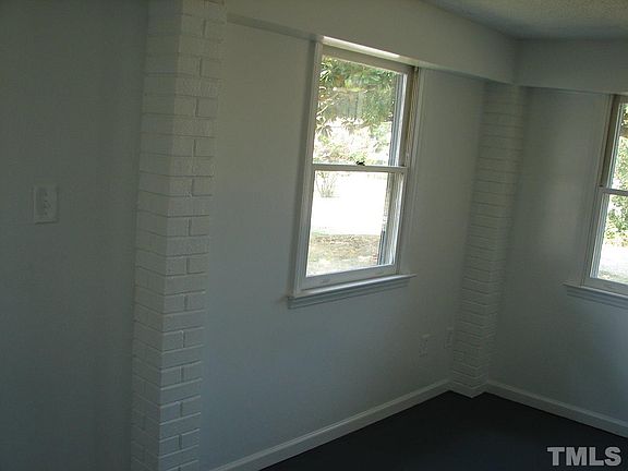 3rd image of 1478 Flora Ave