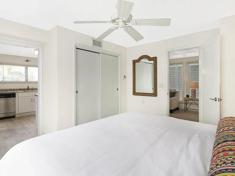 53 Barry Ave — Photo 11