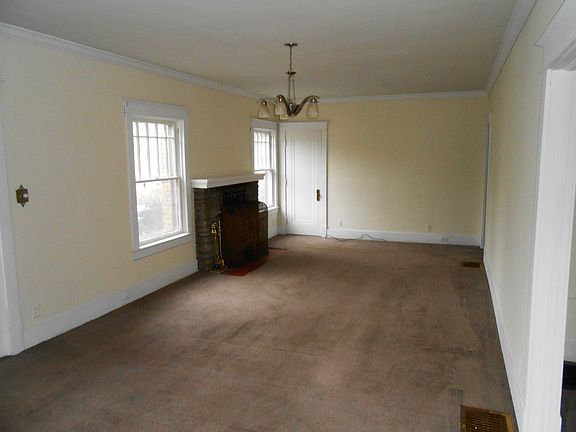 3rd image of 1322 Main St