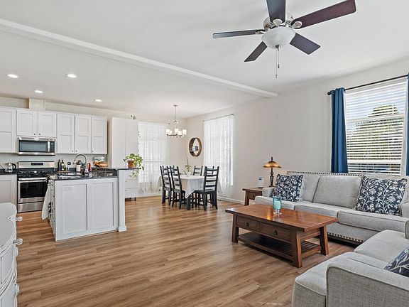 4th image of 71 Candlewood Drive