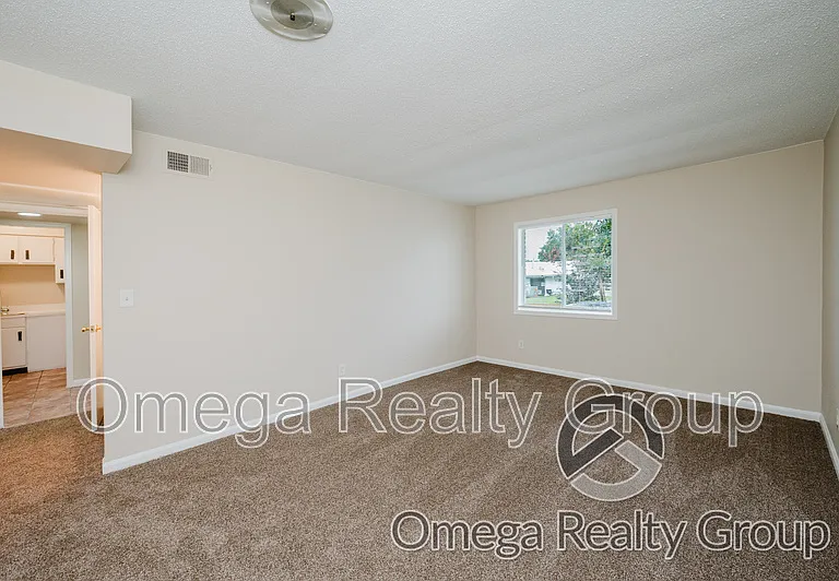 Camelot Apartments — Photo 32