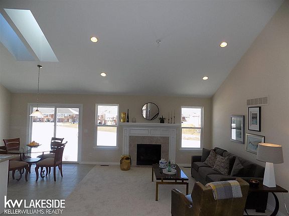 4th image of 49207 Pond Place 157/building #36