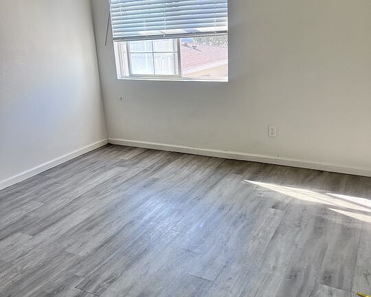 2nd image of 10516 S Broadway