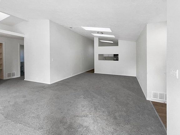 5th image of 10403 Lagrange Park Dr NE