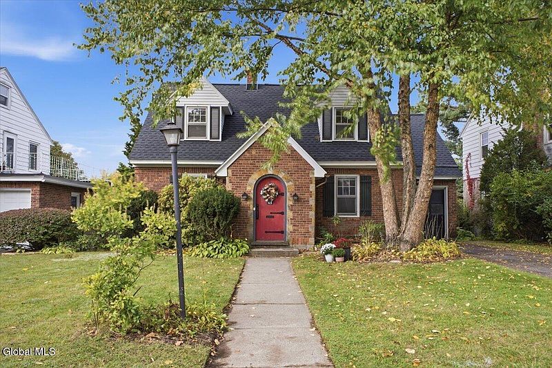3rd image of 45 Pointview Drive