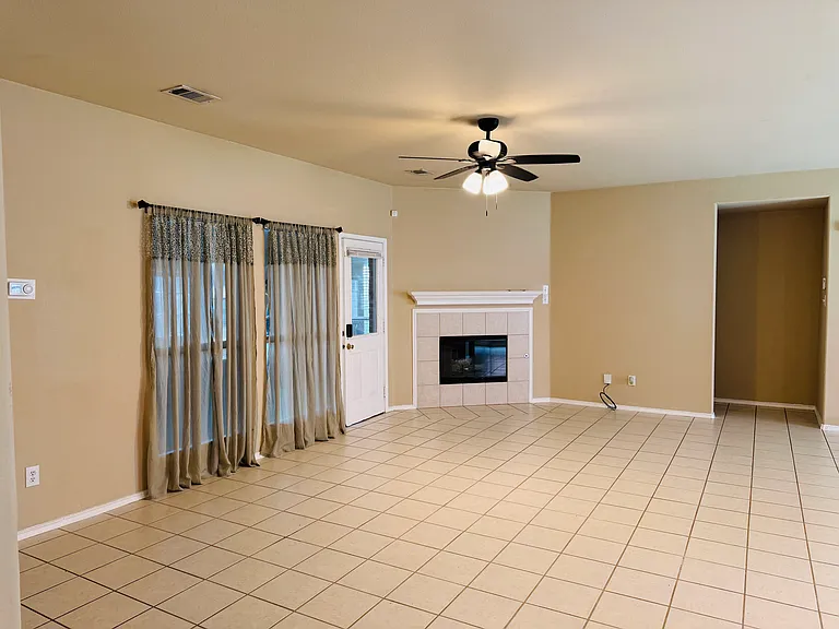 11956 Kingsville Dr — Photo 4