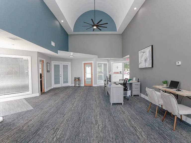 Royal Pointe — Photo 26