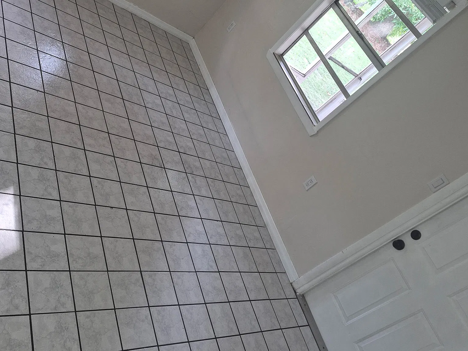 2 bed, 1.5 bath, 950 sqft, $1,350 — Photo 2