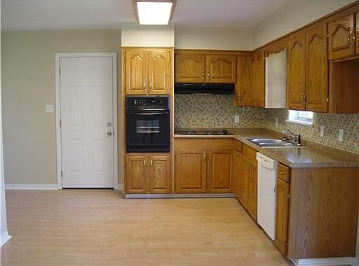 3rd image of 122 Cawthorn Dr