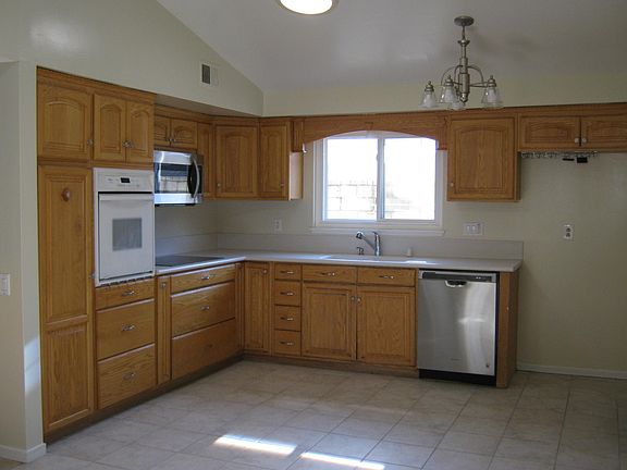 2nd image of 4798 Aurora Dr