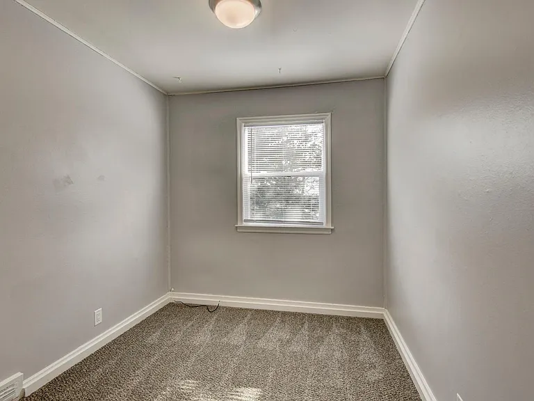 2206 Crawford St — Photo 13