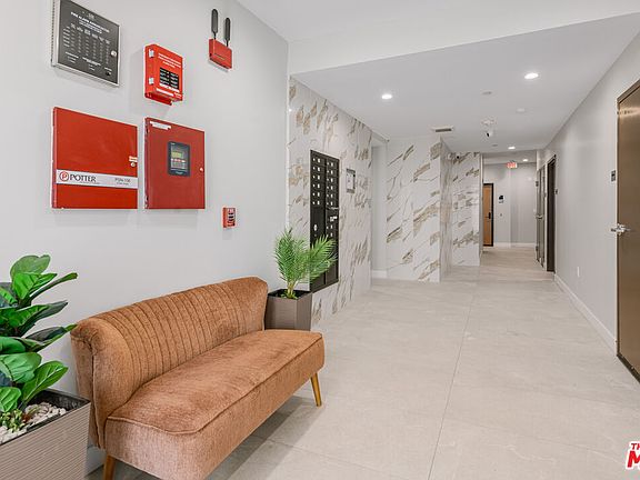 3rd image of 1123 S Shenandoah St #103
