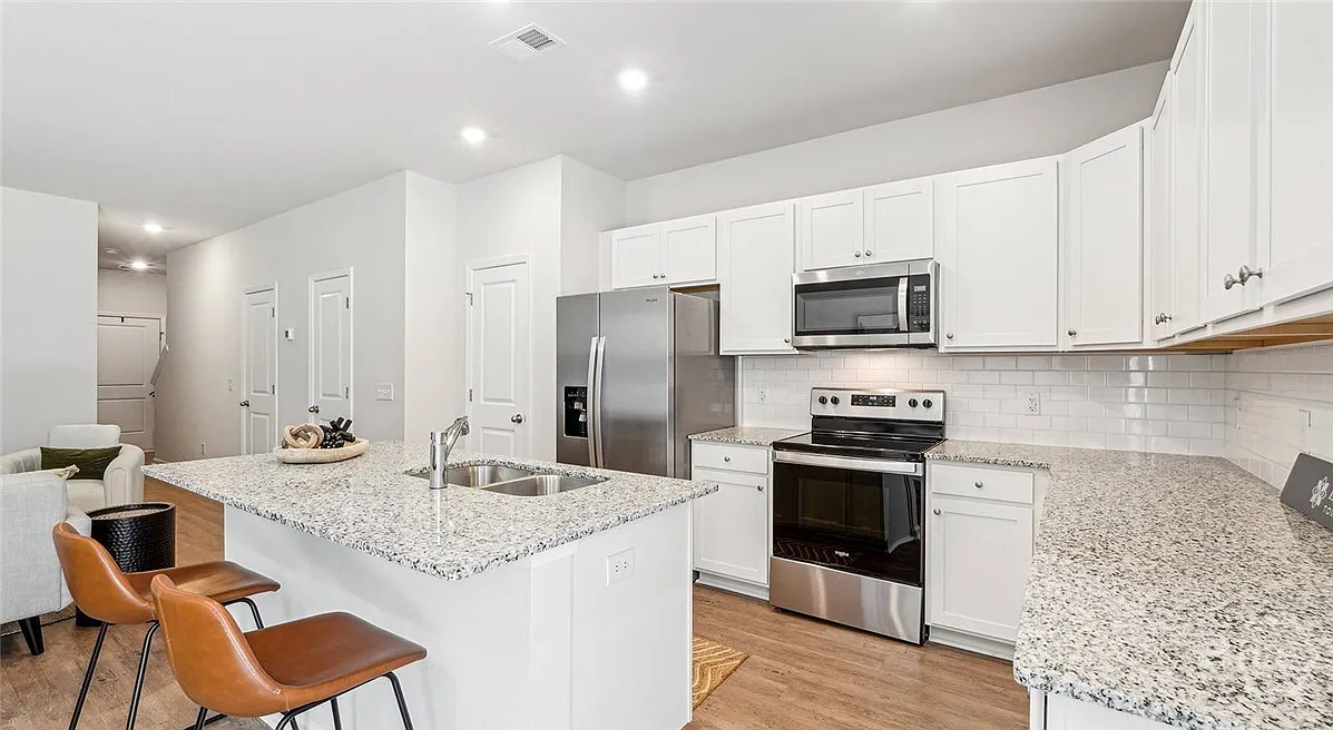 3 bed, 2.5 bath, 1479 sqft, $2,150 — Photo 3