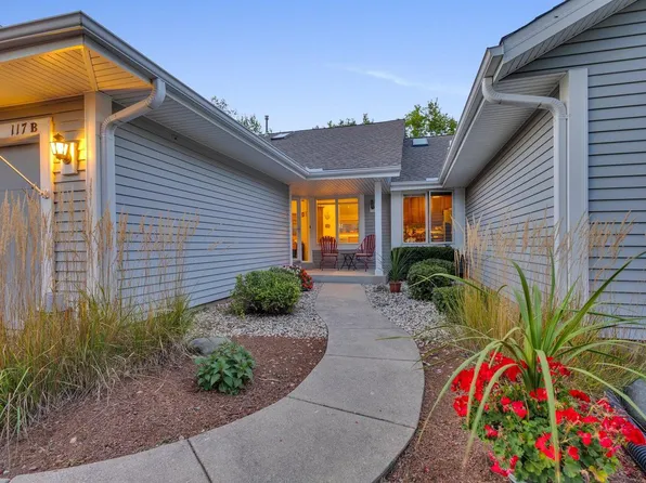 117 East Sutton PLACE #B, Waukesha, WI 53188
