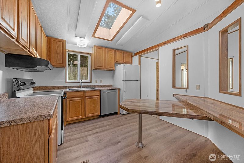 3rd image of 2809 Lakewood Road #9