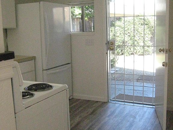 4th image of 206 Carlester Dr