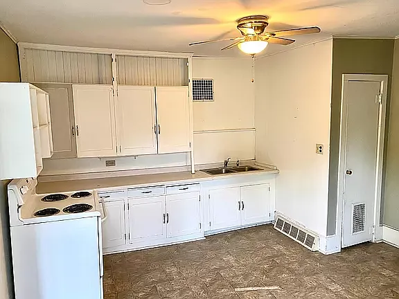 3 bed, $960 — Photo 3