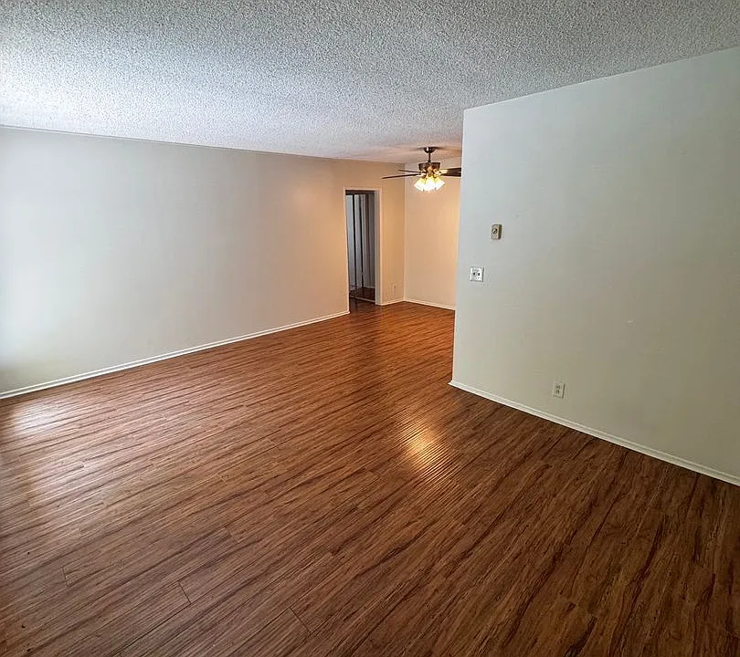 919 N Alfred St #105A