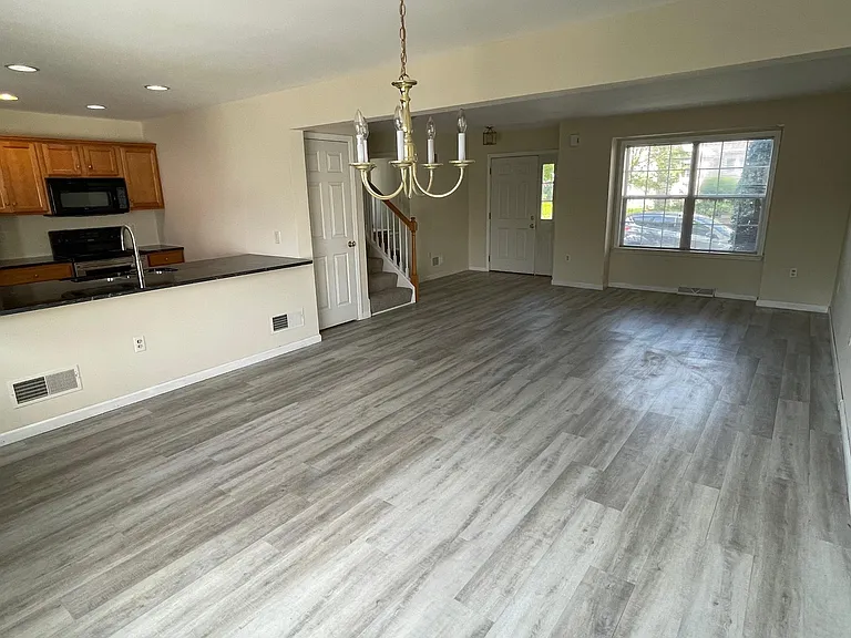 673 Wallingford Rd — Photo 8