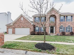 614 Crown Pointe Estates Ct, Ballwin, MO 63021