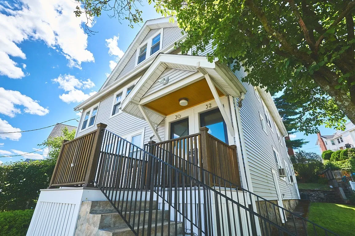 2 bed, 1.0 bath, 1700 sqft, $3,100 — Photo 1