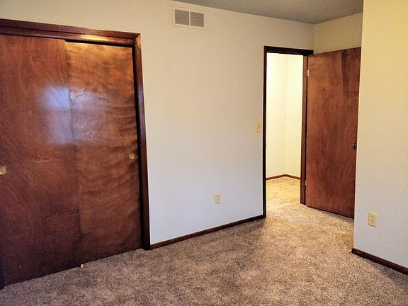 2802FrontBedroom Pic2