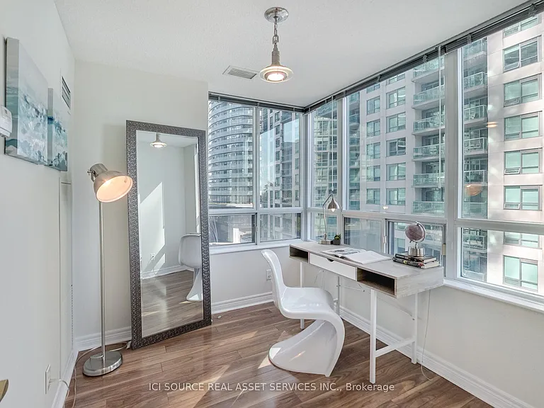 51 Lower Simcoe St #607 — Photo 1