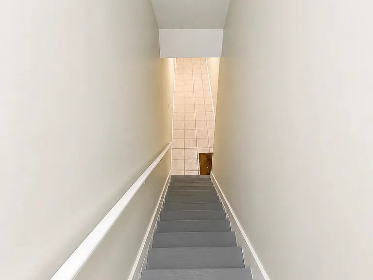 10-12 Nursery St #2L — Photo 10