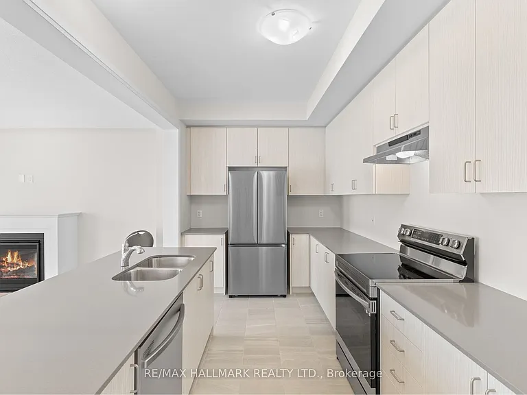 16 Crossmore Cres — Photo 6