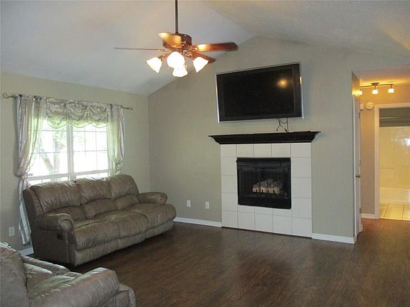 5th image of 141 Riverwood Ave