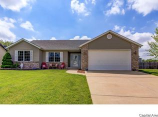 411 Mayapple Gln, Chatham, IL 62629