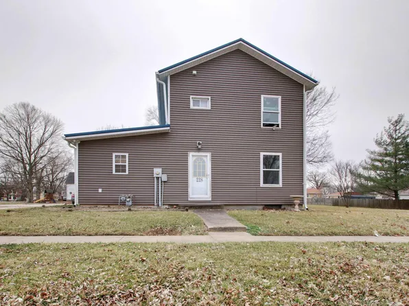 228 E Mulberry St, Mendon, IL 62351
