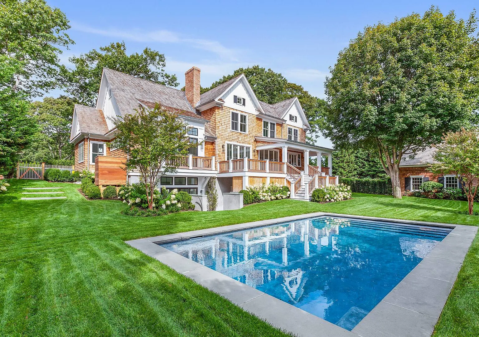 Spectacular Home Near East Hampton Village — Photo 2