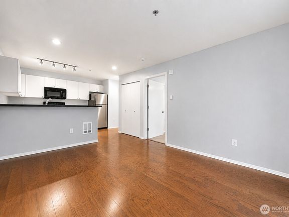 4th image of 1323 Boren Avenue #206