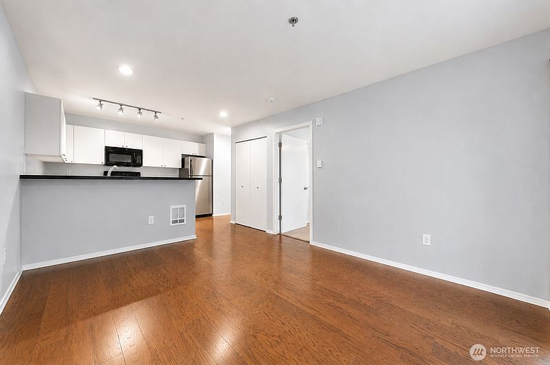 4th image of 1323 Boren Avenue #206
