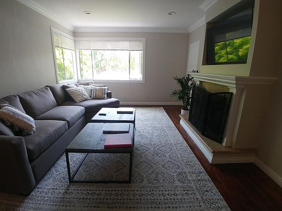 3rd image of 2427 Centinela Ave APT B