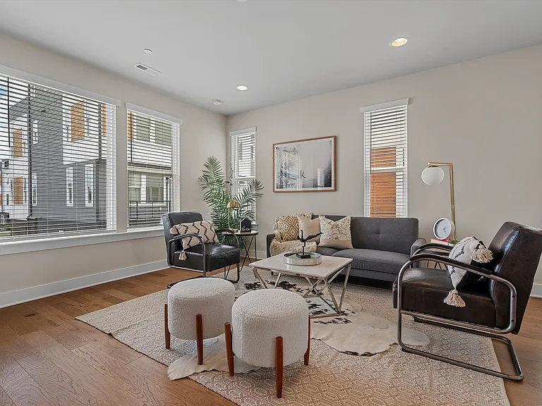 4201 Bryant Terraces Dr — Photo 3