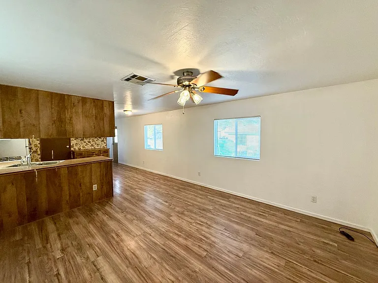 950 Tumbleweed Dr — Photo 3