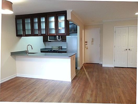 1st image of 28 W 96th St APT 4