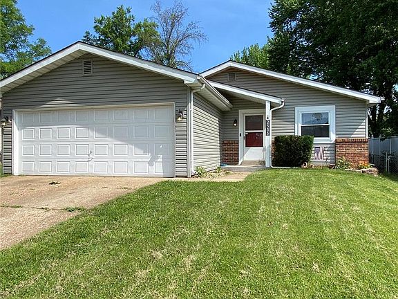 3rd image of 2555 Lindsay Ln