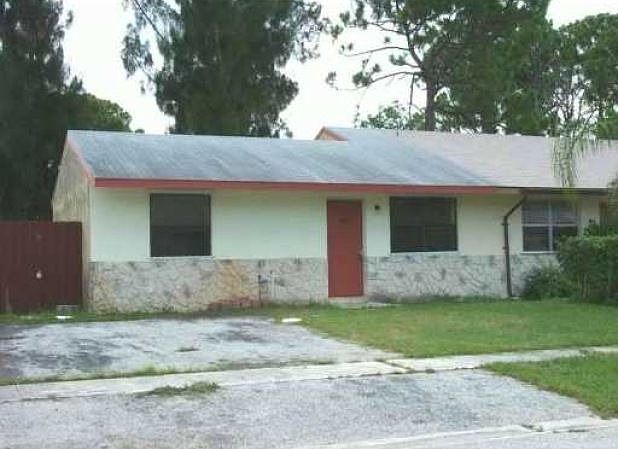 1st image of 4745 Chariot Cir
