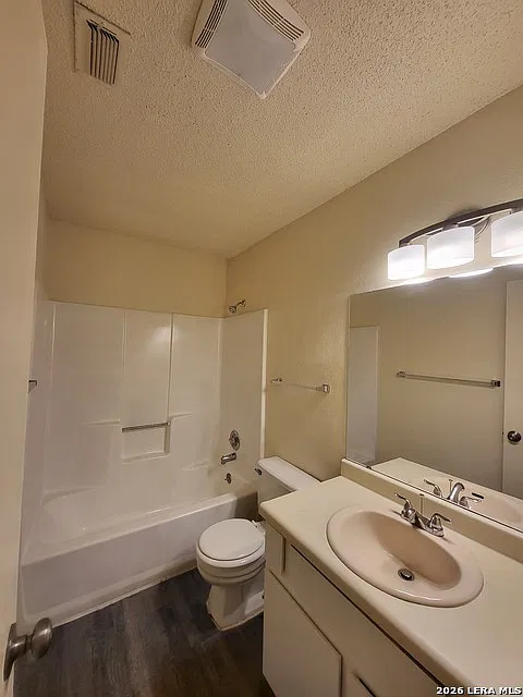 2 bed, 2.0 bath, 916 sqft, $1,225 — Photo 4
