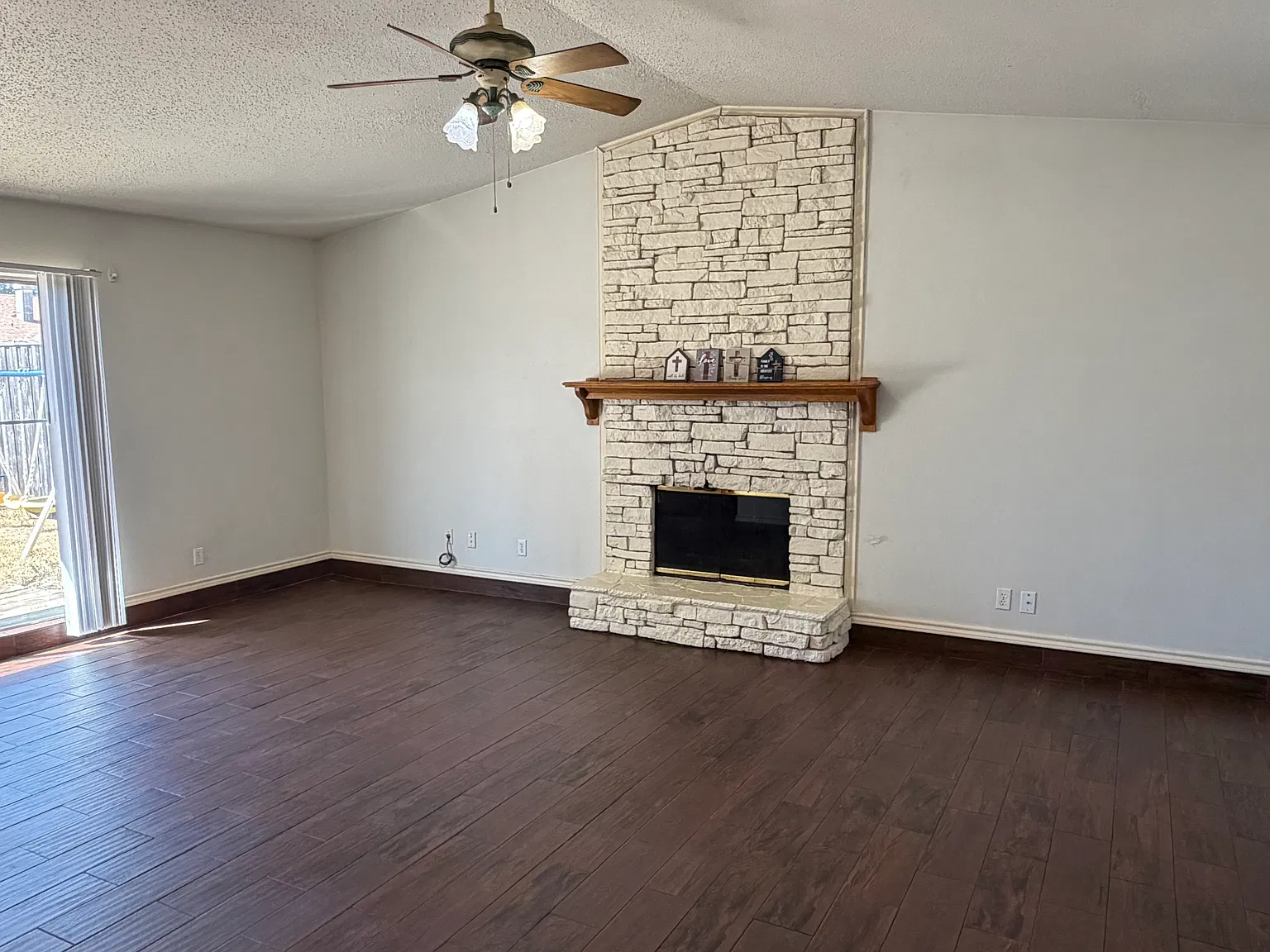 4 bed, 1800 sqft, $2,250 — Photo 3