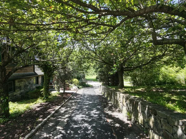 50 Poverty Hollow Rd #50, Newtown, CT 06470