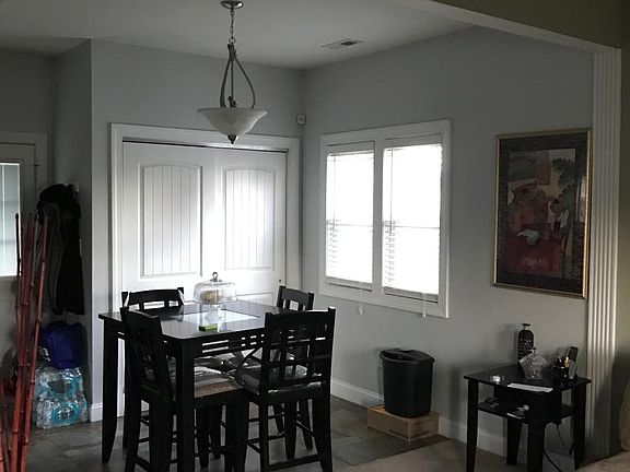 Eat-In Kitchen