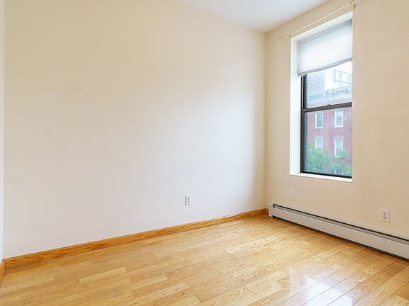2nd image of 4813 Vernon Blvd APT 2